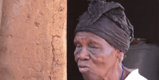 Ghana : Le plus grand rêve de cette vieille femme, dormir sur un matelas avant de mourir