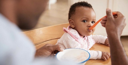 Cannelle ou cumin: quand introduire les épices dans l’alimentation de bébé?