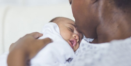 Cette habitude pendant l'allaitement réduirait les risques d’allergie chez bébé