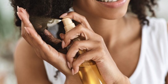 Comment utiliser l’huile de carapate pour fortifier les cheveux crépus, secs ou fourchus