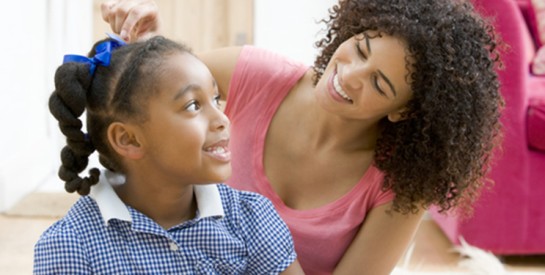 Comment faire le soin des cheveux de votre enfant?