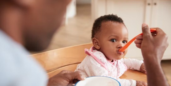 Alimentation de bébé à 6 mois : introduction de la matière grasse