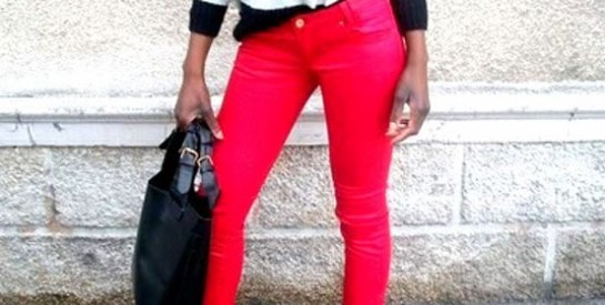 Le jean rouge, un habit très tendance!