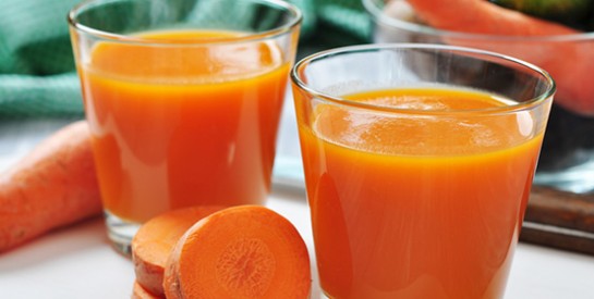 Remède naturel à base de jus de carottes et de menthe pour soigner vos maux de ventre