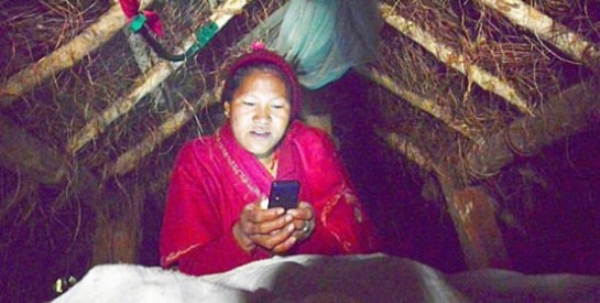 Au Népal, des femmes forcées à un exil menstruel