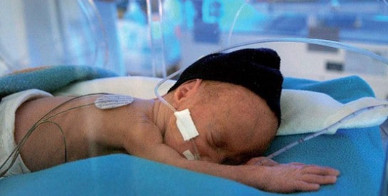L'histoire incroyable de Xiao, un bébé né miraculeusement à la mort de ses parents