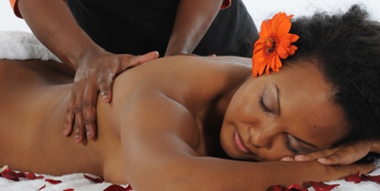 Soin du corps : pour un massage apaisant, pensez à l`huile de coco