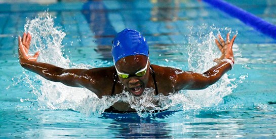 Khwezi Duma sera peut-être la première nageuse noire sud-africaine qualifiée aux Jeux Olympiques