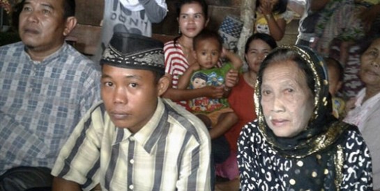 Indonésie : à 15 ans, il épouse une femme de 73 ans