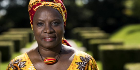 Angélique Kidjo, la "Femme noire" messagère de Senghor