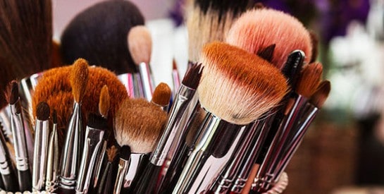 Mal nettoyés, les accessoires de maquillage peuvent provoquer des infections