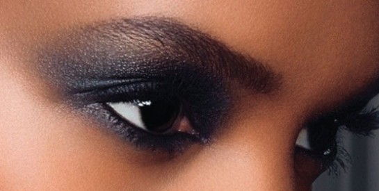 Le smoky-eyes noir : le maquillage des yeux charbonneux et raffiné