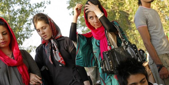 Iran : une trentaine de femmes arrêtées pour avoir ôté leur voile