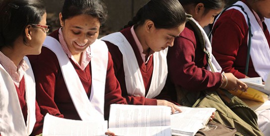 Inde: des millions de lycéens repasseront leurs examens suite à une fuite
