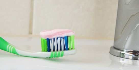 4 astuces simples et surprenantes à réaliser avec le dentifrice