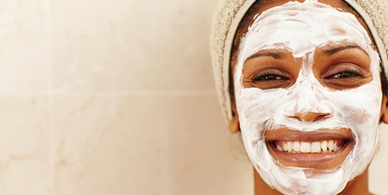 Comment resserrer les pores de peau du visage de façon naturelle?