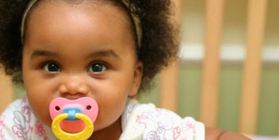 Comment réagir en cas d`étouffement  chez le bébé : les gestes qui sauvent…