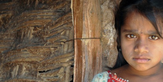 Violée et privée de cordes vocales, l`histoire de cette fillette de 8 ans bouleverse l`Inde toute entière