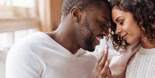 Voici 8 signes que votre partenaire vous aime vraiment même s`il ne le dit pas