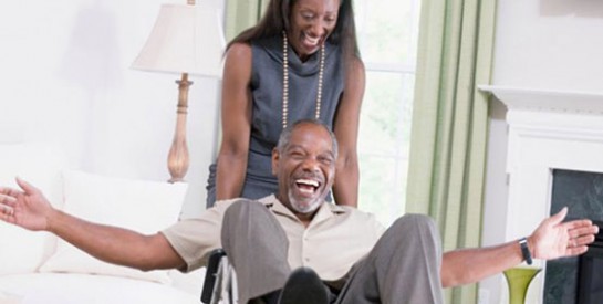 Les 9 choses que vous devez savoir avant de sortir avec une personne en fauteuil roulant