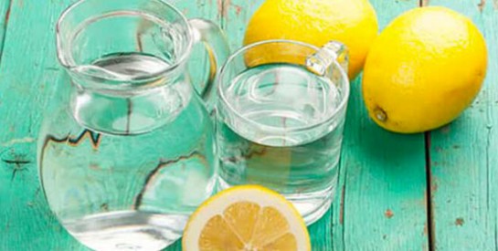 Boire de l`eau citronnée pendant et après le sport est très bénéfique