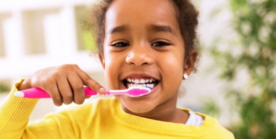 Alerte sur la trop grande quantité de dentifrice utilisée par les enfants