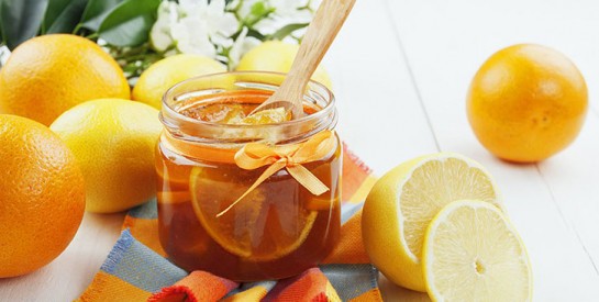 Défriser les cheveux naturellement au citron et au miel