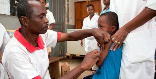 Un déparasitant administré à des enfants vire à la panique en Guinée