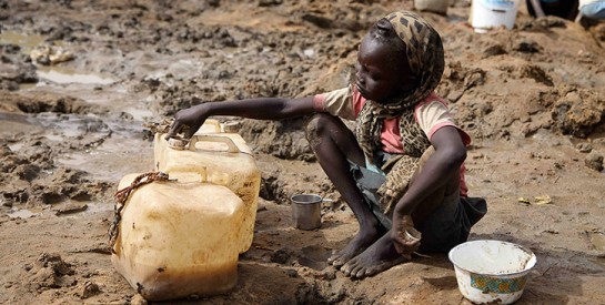 Le manque d`eau potable tue trois fois plus d`enfants que la violence