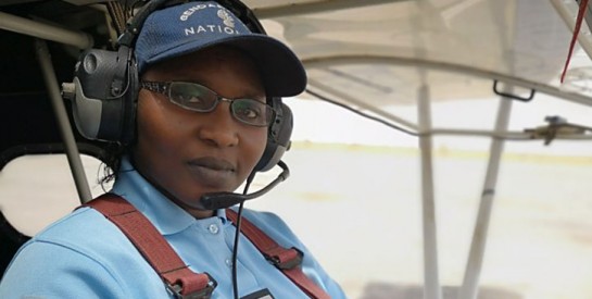Le capitaine Mame Rokhaya Lo, la seule femme pilote dans l'armée sénégalaise