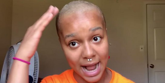 Une instagrameuse perd ses cheveux en direct en voulant les décolorer