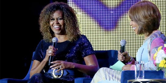 Michelle Obama affiche ses cheveux naturels, les internautes réagissent