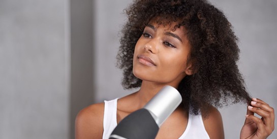 Cheveux : Attention au fer à lisser et autres appareils chauffants