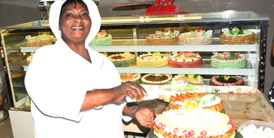 Flora Kouassi, présidente des femmes pâtissières de Côte D'Ivoire: ``L’entrepreneuriat, ce n’est pas la poche de son frère ou de son mari``