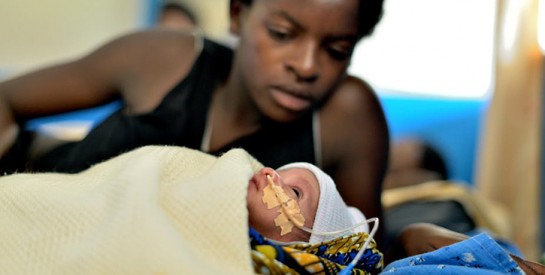 Pourquoi trop de mères meurent encore à l'accouchement en Afrique de l'Ouest
