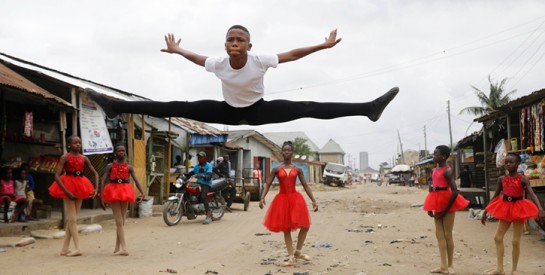Conte de fée pour un jeune danseur nigérian devenu célèbre grâce à une vidéo virale