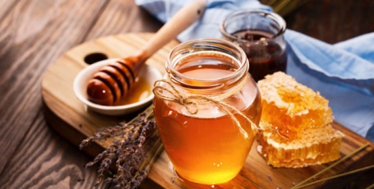 Qui peut risquer la mort en consommant du miel? Une nutritionniste répond