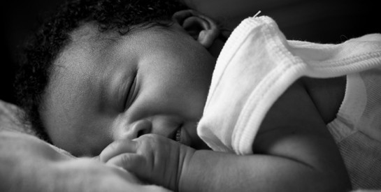 Bébé fait la fièvre: comment réagir ?