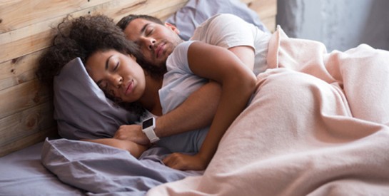 Dormir en couple: 8 positions qui en disent long sur votre relation