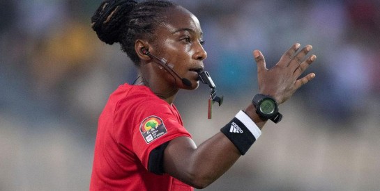 Coupe du monde 2022 : Salima Mukansanga veut "ouvrir les portes" aux femmes arbitres
