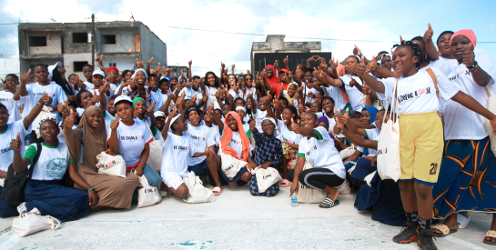 L'ONG Yelenba-Women In Action s'associe à l'association le Coeur Rose pour sensibiliser les jeunes filles sur l'hygiène intime et corporelle à Abidjan.