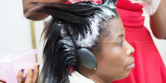 Défrisage : les lisseurs de cheveux qui ont conduit les consommateurs à poursuivre les entreprises aux États-Unis