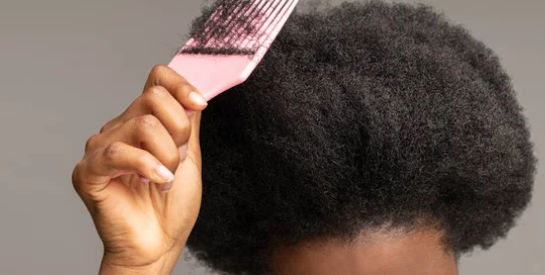 Chute de cheveux à la ménopause : comment limiter ce phénomène ?