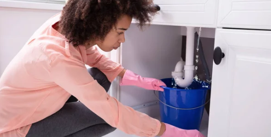 Comment éliminer les mauvaises odeurs des canalisations : astuces et solutions efficaces