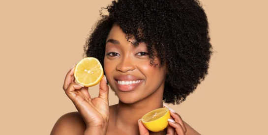 Révélez l'éclat naturel de vos cheveux avec ces deux astuces avec du bicarbonate de soude et du citron