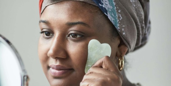 Gua Sha : L'outil Lifting Naturel pour un Visage Éclatant