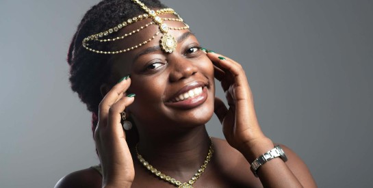 Élégance et Tradition : Les Bijoux de Tête Africains pour Sublimer la Beauté