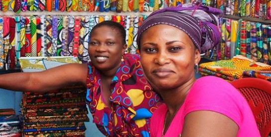 Togo : comment les « Nana Benz » ont-elles inspiré les jeunes filles diplômées à s’adonner au commerce du pagne