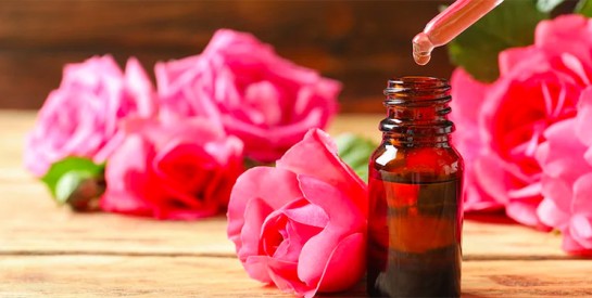 Comment utiliser l’huile de rose pour un teint parfait