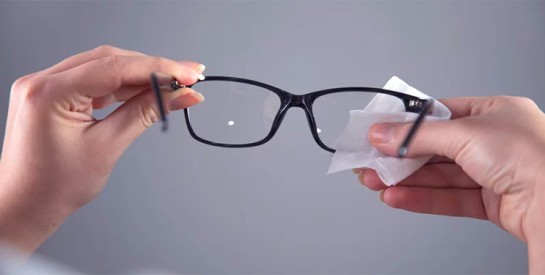 Des astuces simples pour nettoyer les verres de lunettes